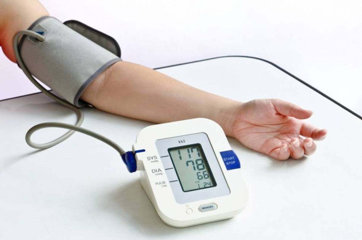   Bạn nên sắm máy đo huyết áp tại nhà  
