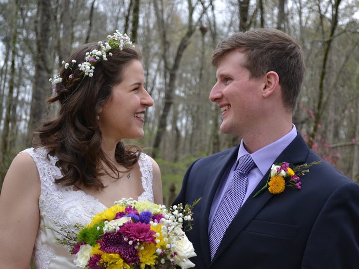   Sarah và Tad hạnh phúc trong ngày cưới  