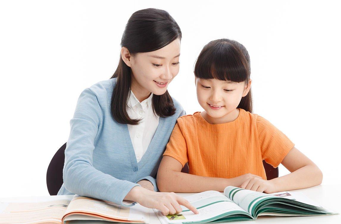   Cha mẹ có thể tự lập thời khóa biểu cho con học tiếng Anh tại nhà  
