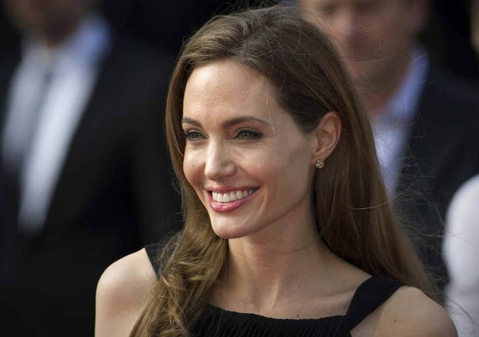   Nữ diễn viên tài năng và nhân hậu Angelina Jolie  