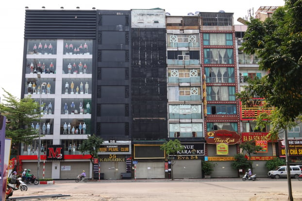   Một loạt cửa hàng thời trang, nhà hàng, quán karaoke trên phố Trần Thái Tông, quận Cầu Giấy đóng cửa  