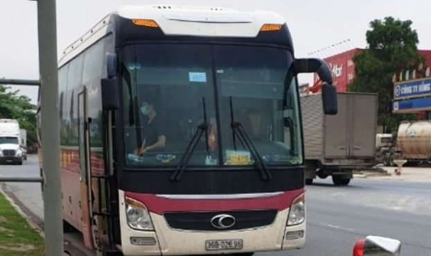   Tất cả hành khách trên chuyến xe từ Hà Nội đi Thanh Hóa đã bị cách ly do có người nghi nhiễm COVID-19.  