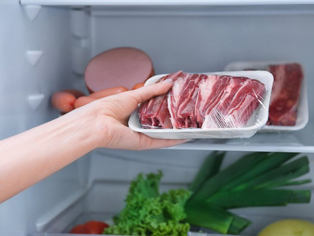   Để nguyên thịt trong khay nếu mua từ siêu thị, nên sử dụng thịt trong 2 ngày không để quá lâu  