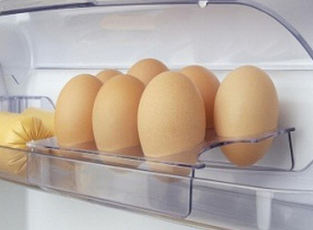   Nên đặt đầu to của trứng hướng lên trên để có thể giữ trứng tươi lâu hơn  