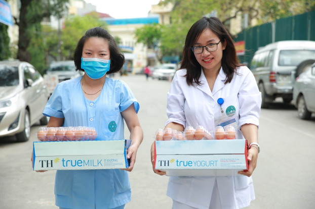   Ngày 25.03, Công ty sữa TH True Milk tặng sữa cho Bệnh viện Đa khoa Hà Đông  