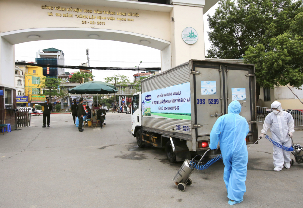   Vinamilk đã tổ chức ngay các chuyến xe đưa sản phẩm sữa đến bệnh viện Bạch Mai trong ngày 31/03 và những ngày sắp tới  