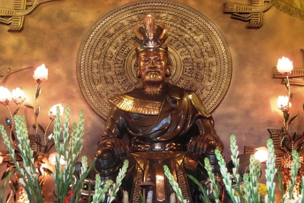         Giỗ tổ Hùng Vương là ngày 10 tháng 3 âm lịch hàng năm.  