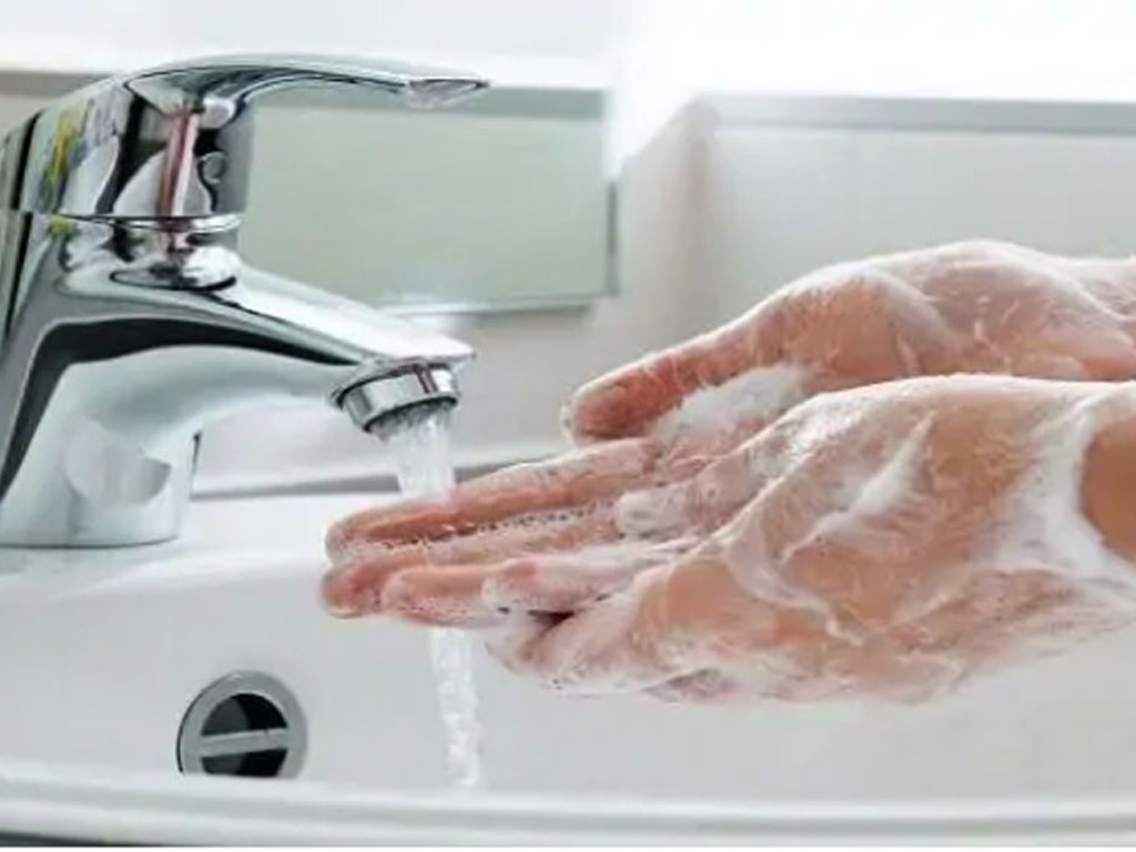   Rửa tay bằng xà phòng để tránh nguy cơ mắc COVID-19  