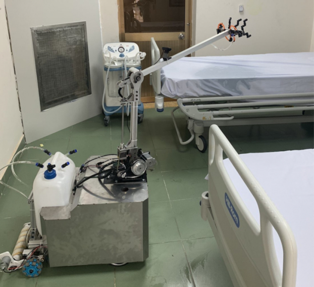   BV dã chiến Củ Chi đưa robot khử khuẩn vào hoạt động thay thế cho nhân viên y tế  
