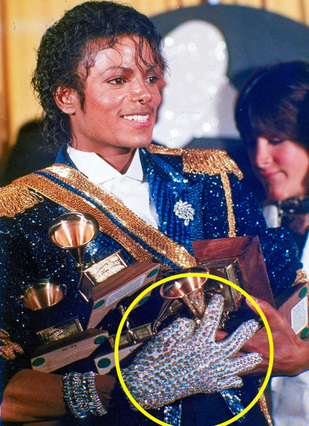 8 sự thật thú vị về trang phục của ông hoàng nhạc pop Michael Jackson 2