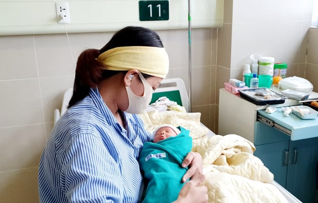   Thiên thần nhỏ và mẹ được chăm sóc và điều trị tại tâm dịch COVID-19 ở BV Bạch Mai  