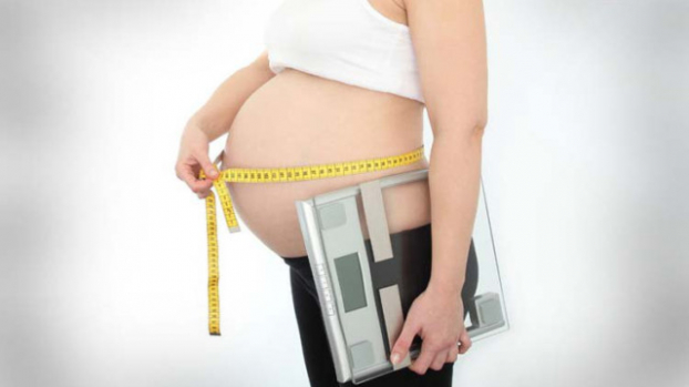   Trong thời kỳ mang thai mẹ bầu nên kiểm soát cân nặng để tránh nguy hiểm cho cả mẹ và bé. Ảnh minh họa  