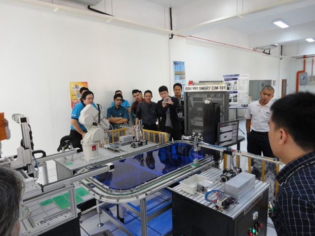 Học viện MDIS  đào tạo kỹ sư Khoa học người máy  0