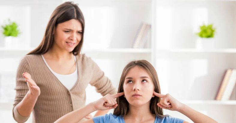   Dạy con kỷ luật: Cha mẹ không nên dùng những lời cay nghiệt với trẻ  