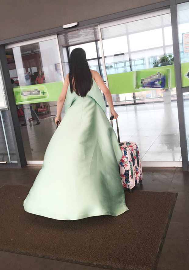 Thời trang sân bay của sao Việt: Người mặc váy dạ hội, kẻ xuề xòa đến khó tin 16