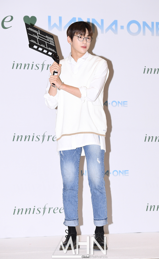 10 idol mặc quần jeans đẹp nhất: BLACKPINK lọt top, Kang Daniel qua mặt mỹ nam BTS 18