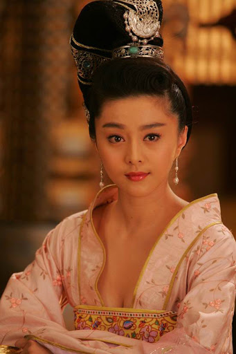 5 phim cổ trang Trung Quốc gây tranh cãi vì trang phục khoe vòng một nhức mắt 6