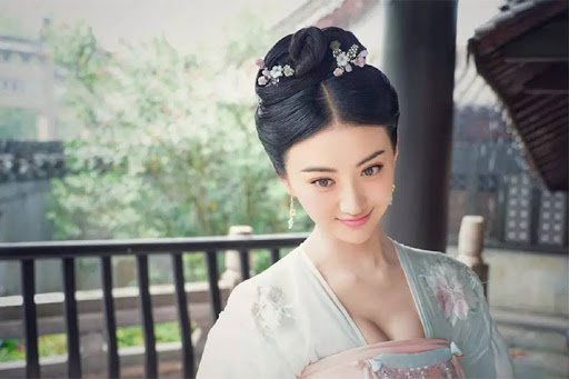 5 phim cổ trang Trung Quốc gây tranh cãi vì trang phục khoe vòng một nhức mắt 13