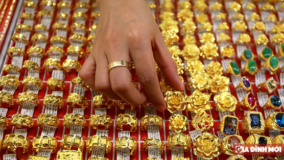   Vàng trong nước sát ngưỡng 49 triệu đồng/lượng  
