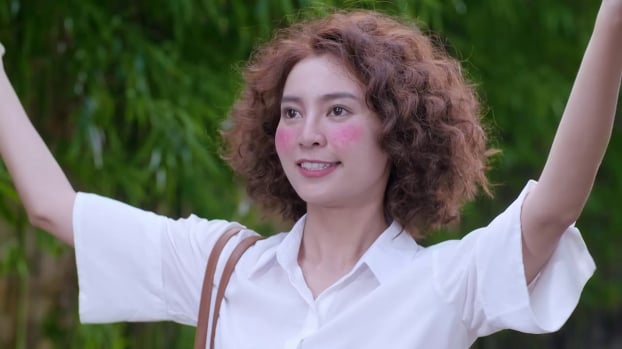 Sao Việt để tóc xoăn mì tôm: Người đẹp như búp bê sống, kẻ xuống sắc đến khó tin 9
