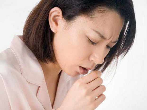   Ho, sốt, khó thở là những triệu chứng điển hình của người mắc COVID-19. Ảnh minh họa  