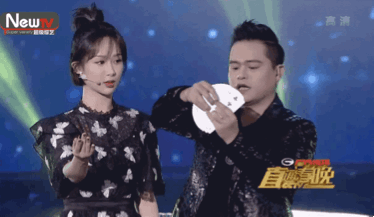 12 khoảnh khắc tẽn tò của sao Hoa ngữ: Dương Tử vụng về, Vương Nguyên bị fan 'bơ đẹp' 0