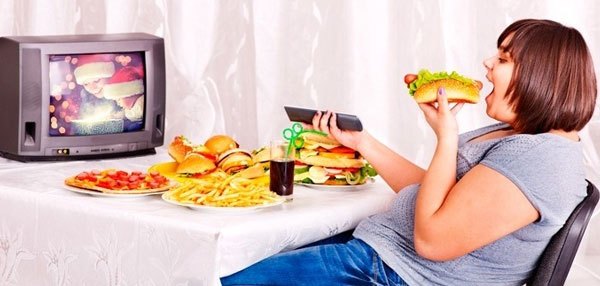 4 thói quen ăn uống khiến cân nặng bạn tăng chóng mặt 2