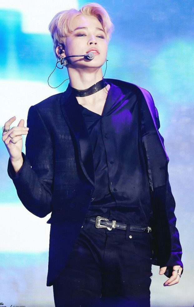 10 idol mặc đồ đen đẹp nhất Kpop: Jennie đẹp như thiên thần, Jimin quyến rũ nghẹt thở 3