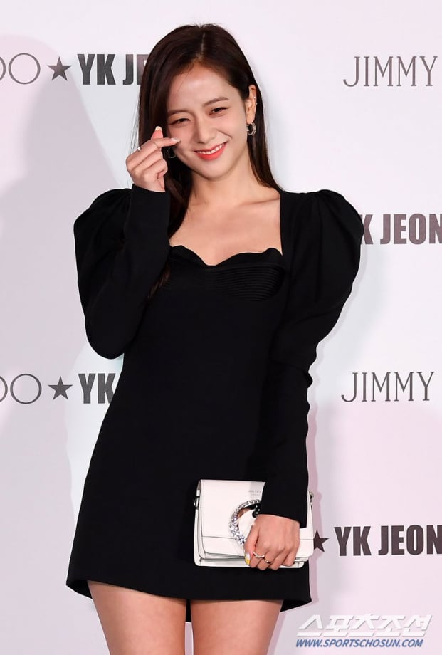 10 idol mặc đồ đen đẹp nhất Kpop: Jennie đẹp như thiên thần, Jimin quyến rũ nghẹt thở 7