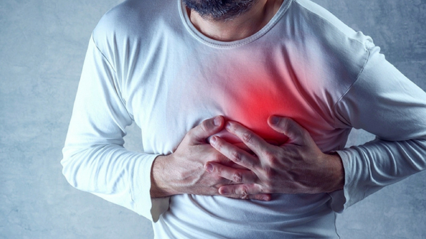   Người bị bệnh tim mạch dễ gặp phải biến chứng nặng nếu mắc COVID-19. Ảnh minh họa  