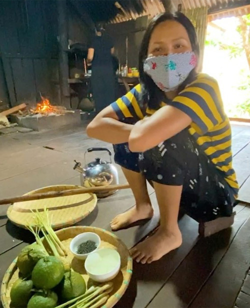 Thời trang ở nhà của sao Việt: Ngọc Trinh xuề xòa khó tin, H'Hen Niê trông như bà thím 8