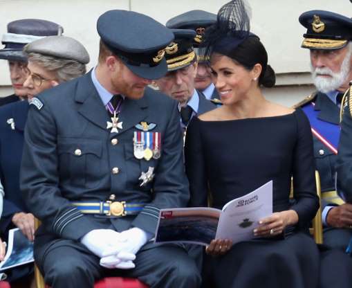 Những khoảnh khắc ngọt ngào, dễ thương của hoàng tử Harry và Meghan Markle 13