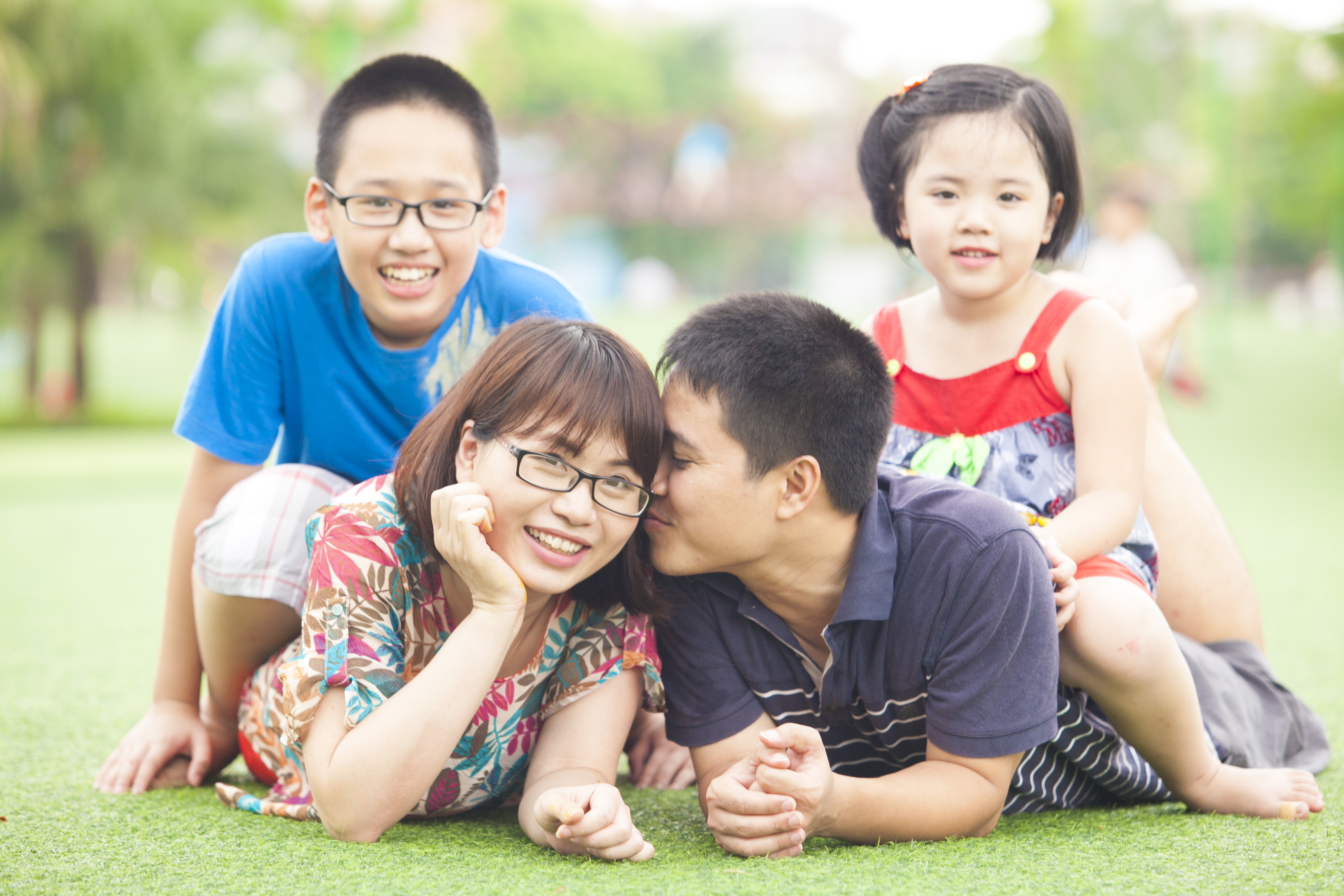   Sống trong một gia đình hạnh phúc, trẻ sẽ nuôi dưỡng được cảm xúc tích cực của mình  