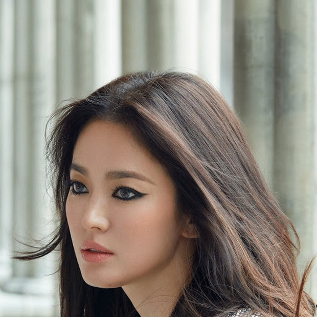 Song Hye Kyo tái xuất với diện mạo mới, fan ngớ người vì tưởng sắp đóng phim kinh dị 4