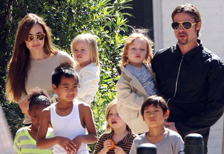   Gia đình Angelina Jolie và Brad Pitt thưở còn bên nhau  