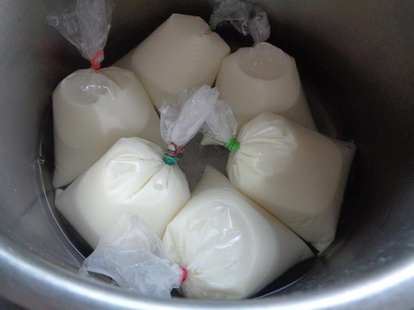 Cách làm sữa chua túi đơn giản, thơm ngon, không đóng đá 3