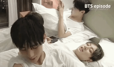 V - Jungkook (BTS) và 20 khoảnh khắc ngọt ngào làm tan chảy trái tim người hâm mộ 12