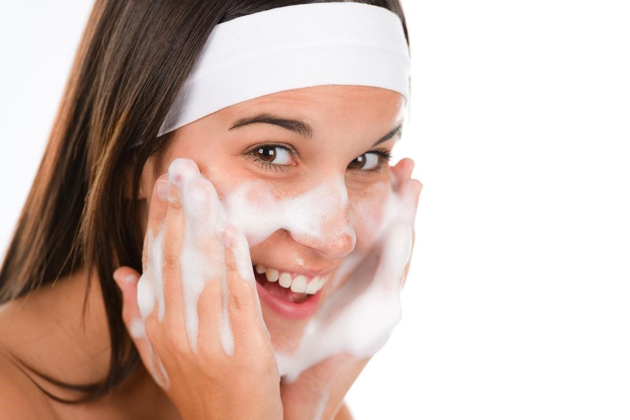   Bạn cần giữ mặt sạch để có làn da đẹp và tươi tắn hơn  
