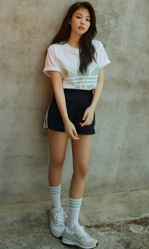 Jennie (BLACKPINK) mặc đồng phục học sinh đẹp như nữ thần khiến fan ngây ngất 6