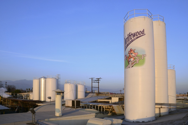 Nhà máy Vinamilk tại Mỹ ủng hộ 23 ngàn lít sữa cho người Mỹ gặp khó khăn trong đại dịch 0
