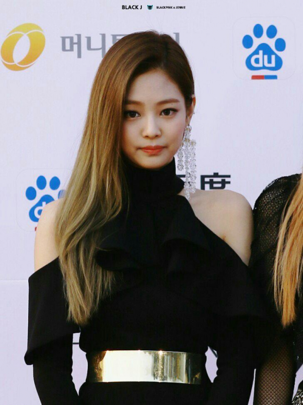 Jennie (BLACKPINK) và 10 lần khoe trần gợi cảm thiêu đốt mọi ánh nhìn 8