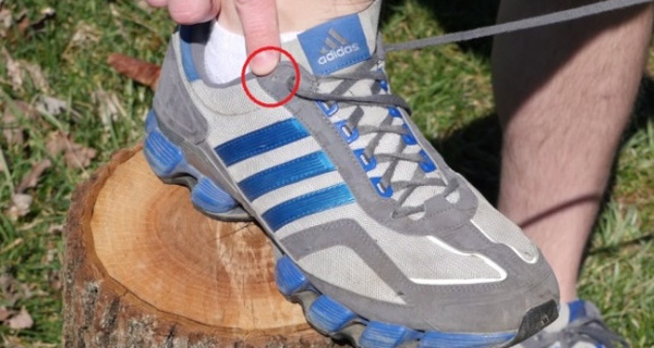 Công dụng đặc biệt của mẩu dây sau gót giày thể thao không phải ai cũng biết 5