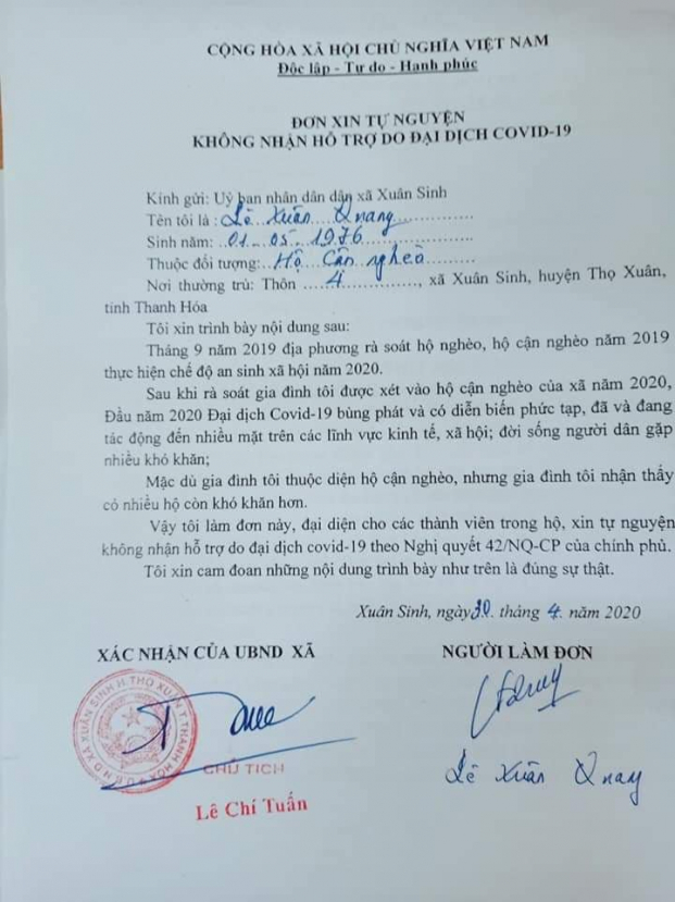  Một trong số gần 2.000 người dân ở huyện Thọ Xuân viết đơn từ chối nhận tiền hỗ trợ do dịch COVID-19.  