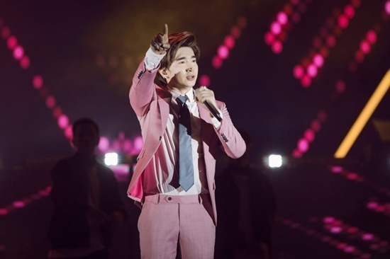 Sao nam Vbiz mặc vest hồng: Sơn Tùng M-TP siêu ngầu, Trường Giang như nam thần Hàn Quốc 6