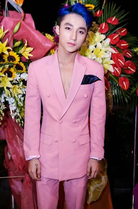 Sao nam Vbiz mặc vest hồng: Sơn Tùng M-TP siêu ngầu, Trường Giang như nam thần Hàn Quốc 0
