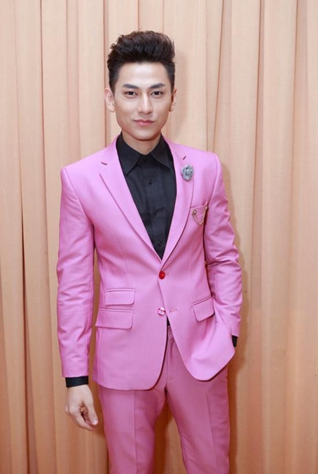 Sao nam Vbiz mặc vest hồng: Sơn Tùng M-TP siêu ngầu, Trường Giang như nam thần Hàn Quốc 1