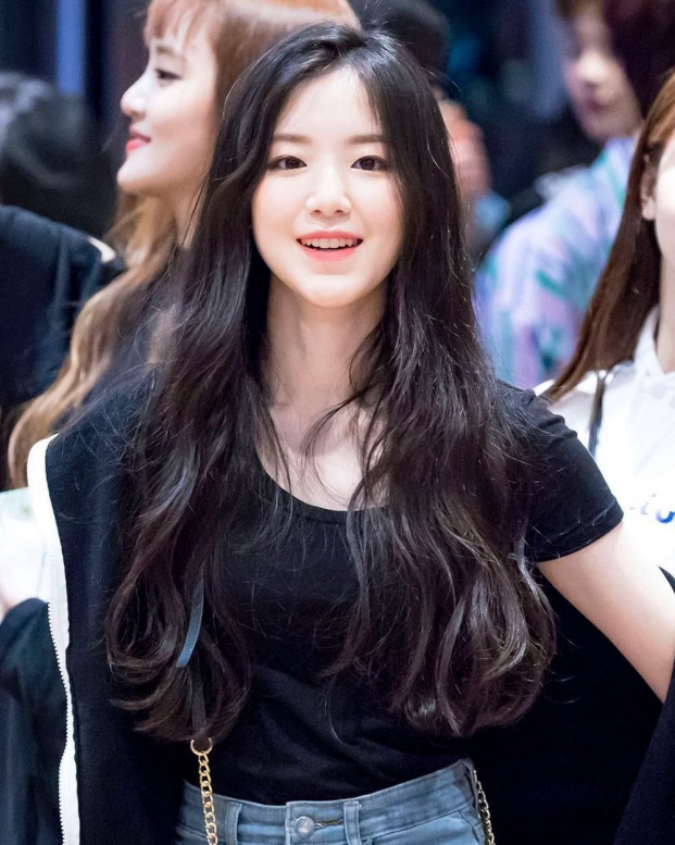Khi maknae Kpop để tóc đen: Lisa như búp bê sống, Jungkook chặt đẹp dàn mỹ nam đình đám 12