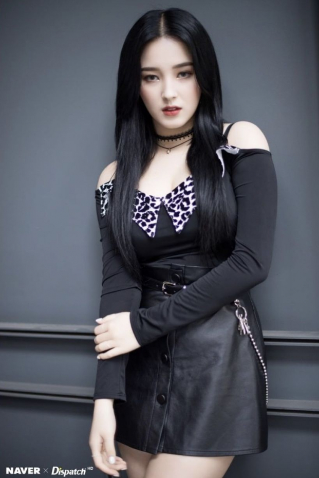 Khi maknae Kpop để tóc đen: Lisa như búp bê sống, Jungkook chặt đẹp dàn mỹ nam đình đám 11