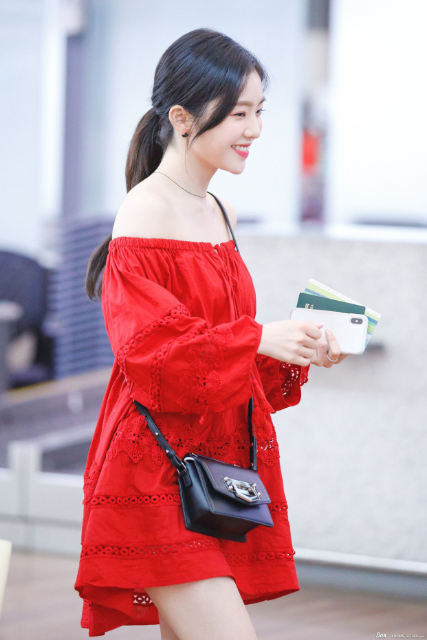 Irene (Red Velvet) diện mốt hở vai: Lúc đẹp tựa nữ thần, khi lại 'cute lạc lối' 11