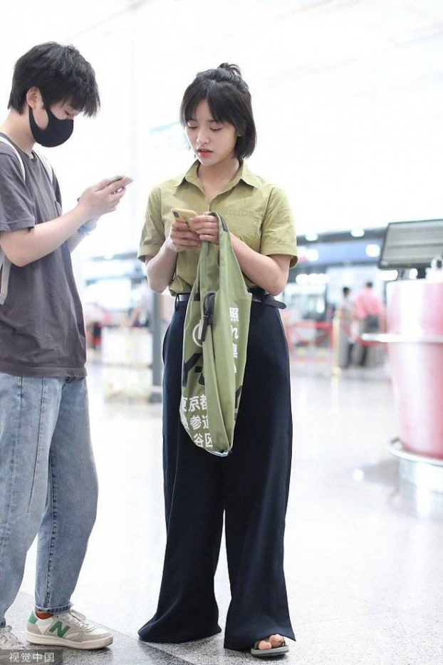 Thời trang sân bay sao Hoa ngữ: Người lên đồ như đi catwalk, kẻ mặc xấu đến mức thảm họa 17